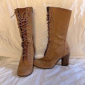 High heel Timberland boot zip up sides with classic timberland shoe lace ♥️